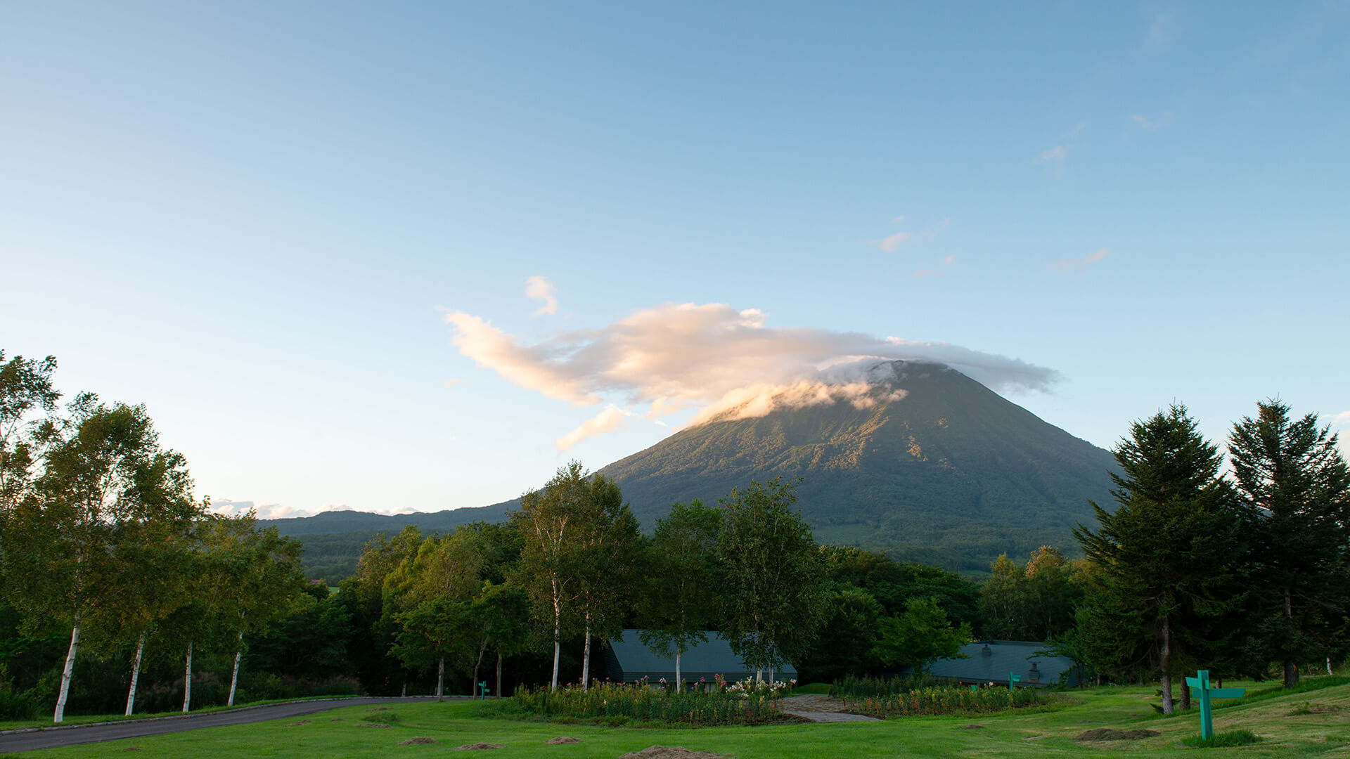 夏の山並み